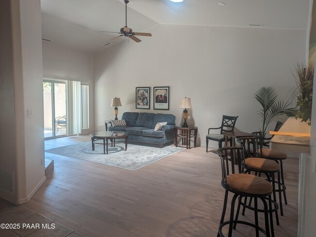 Building Photo - 2365 Sequoia Dr
