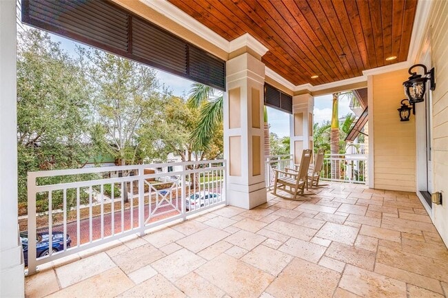 Building Photo - 310 8th Ave N