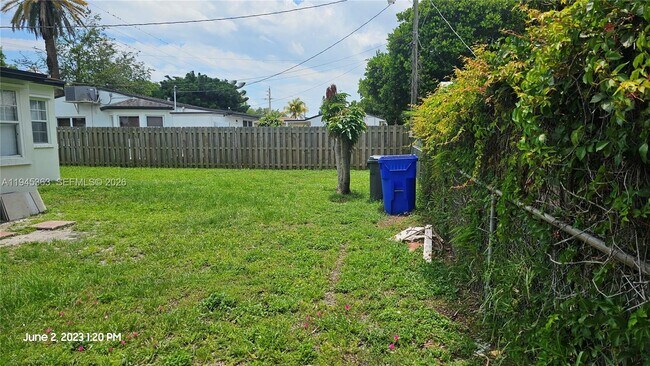 Building Photo - 626 S 28th Ave