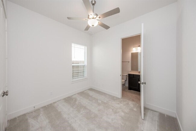 Building Photo - 31815 Pecan Mdw Ln