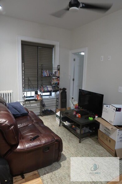 Building Photo - 4526 N Sheridan Rd