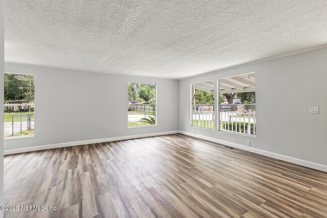 Building Photo - 1104 Harmony Dr N