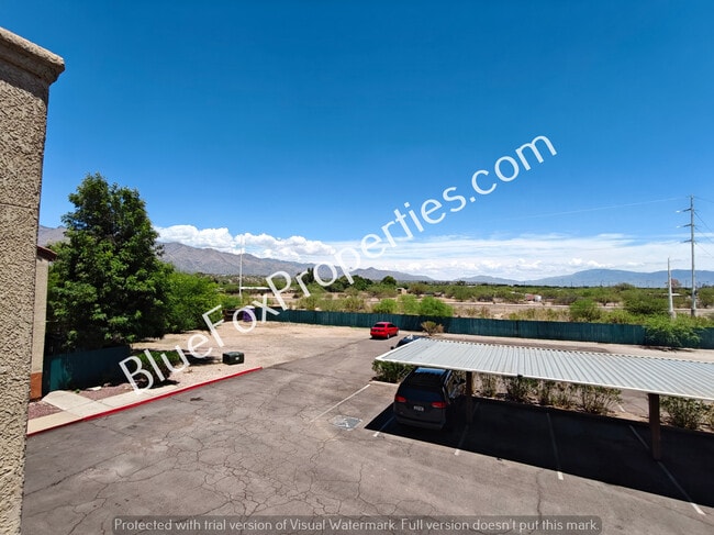 Building Photo - 3690 N Country Club Rd