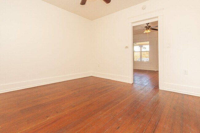 Building Photo - Charming 1-Bed/1-Bath Unit One Block from the Heart of Barrio Logan! $1000 DEPOSIT!