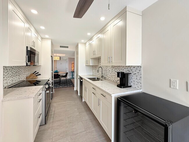 Building Photo - 4200 N Ocean Dr