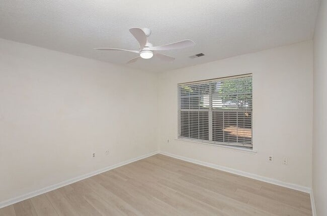 Building Photo - Delightful 2-bedroom, 2-bathroom condo
