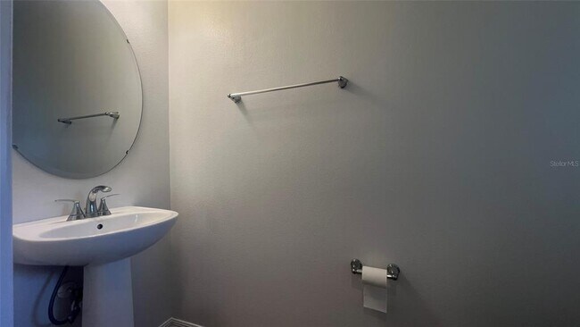 Building Photo - 692 Stoney Pointe Cir