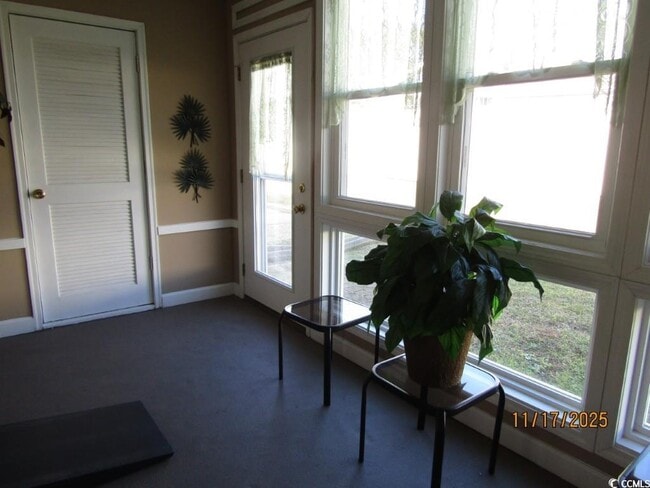 Building Photo - 928 Villa Dr