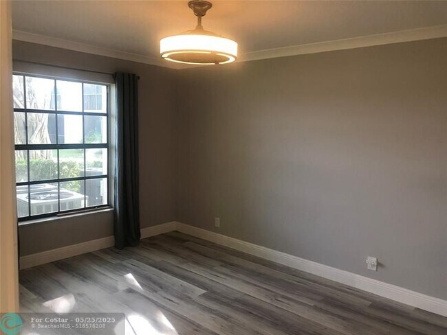 Building Photo - 2950 Olivewood Terrace
