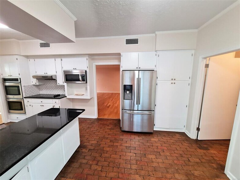 Building Photo - 6474 Halcyon Dr