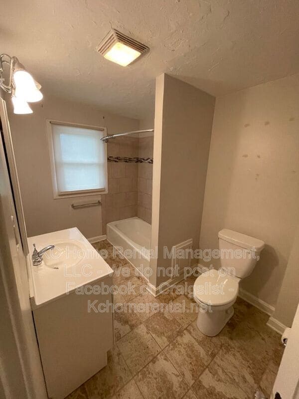 Building Photo - 3554 Genessee St