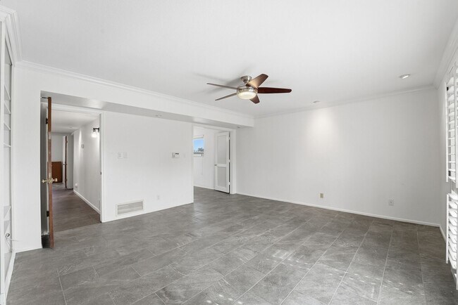 Building Photo - Welcome to this beautiful 4-bedroom, 3-bathroom home in Tempe Arizona!