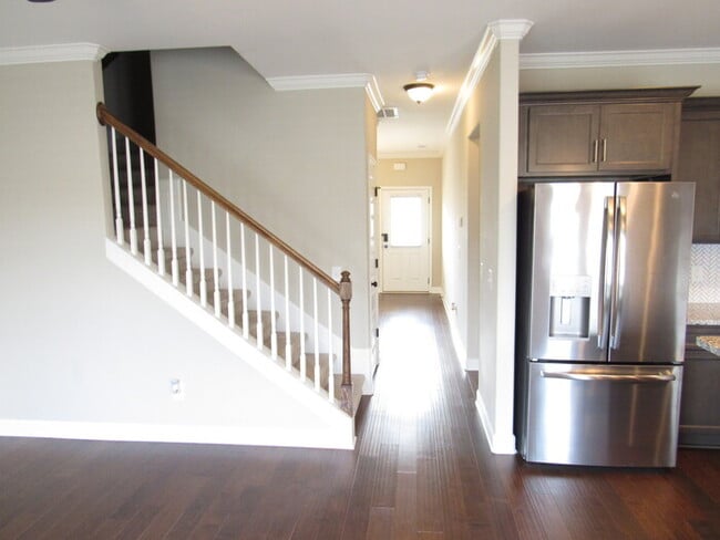 Building Photo - Old Hickory townhome, like new!