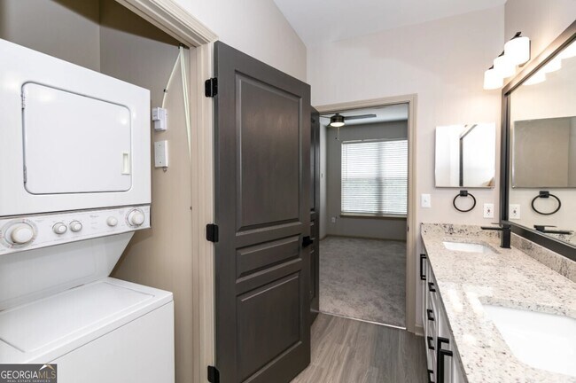 Building Photo - 1000 Ashwood Pkwy