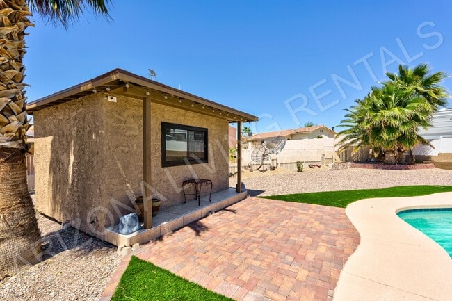 Building Photo - FURNISHED AVAILABLE LONG TERM