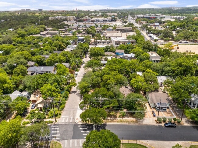 Building Photo - 2102 Brackenridge St