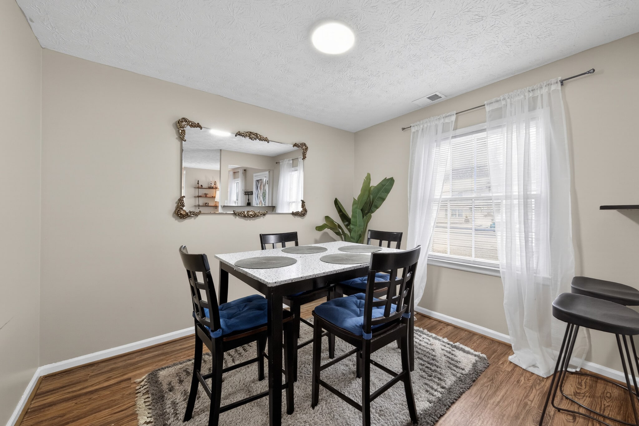 Building Photo - 534 Oak Meadow Ln