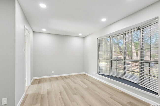 Building Photo - 11815 Broadwood St