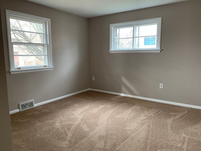 Building Photo - 525 Hilton Dr