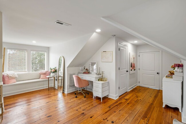 Building Photo - 3BD/3BA PLUS LOFT AND DETACHED ADU Located in SOUTH WINDAMERE-Available May 1, 2026!