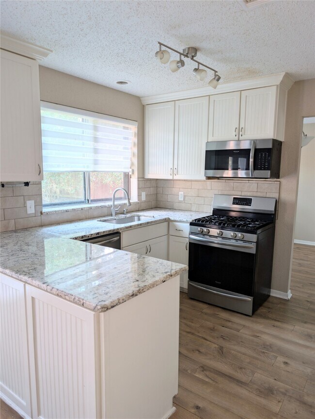 Primary Photo - 9303 Palm Shores Dr
