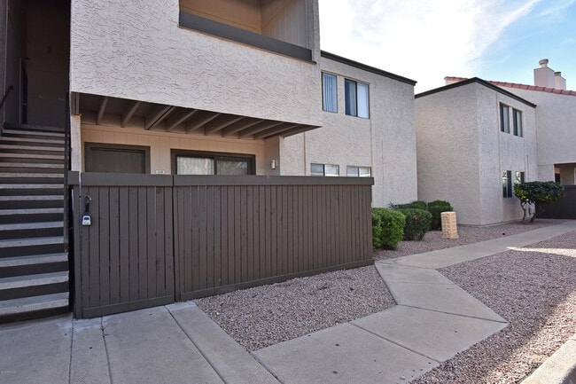 Building Photo - 2938 N 61st Pl