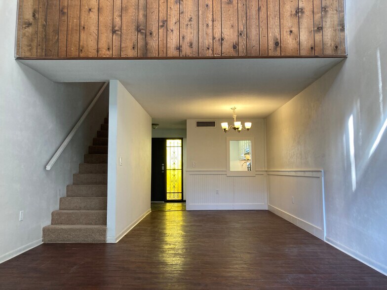 Building Photo - 705 SW 75th St