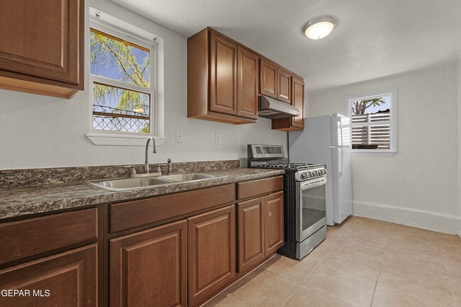 Building Photo - 209 N Seville Dr