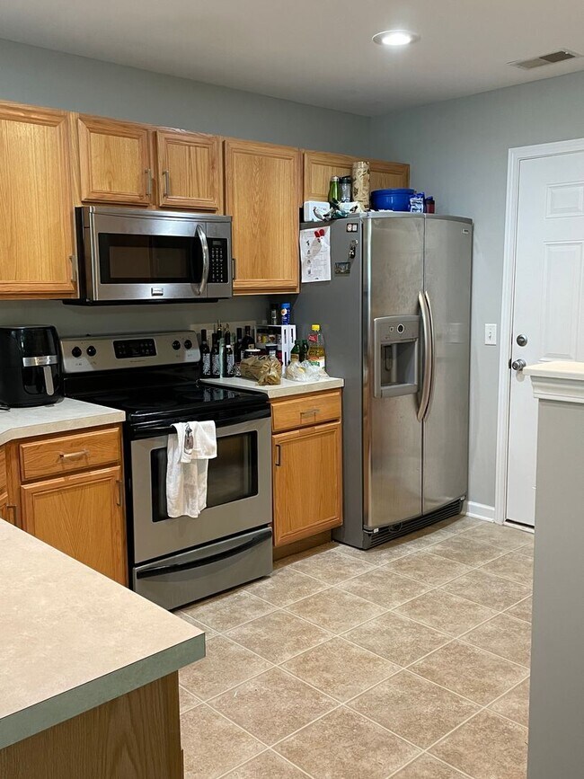 Building Photo - Conveniently Located Townhome in Pooler