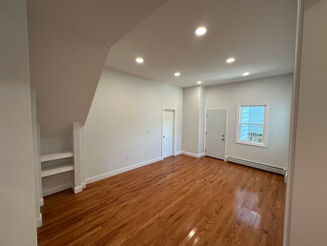 Building Photo - 81 W 54th St