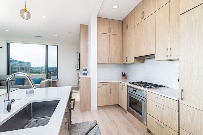 Building Photo - 60 Quincy Shore Dr