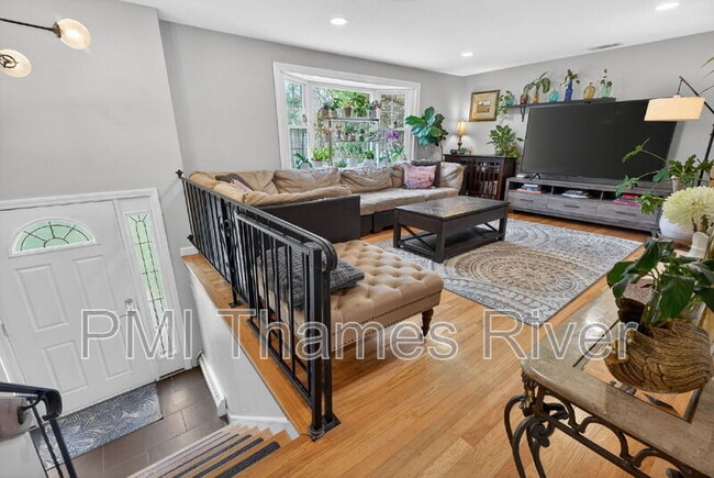 Building Photo - 74 Hurlburt St