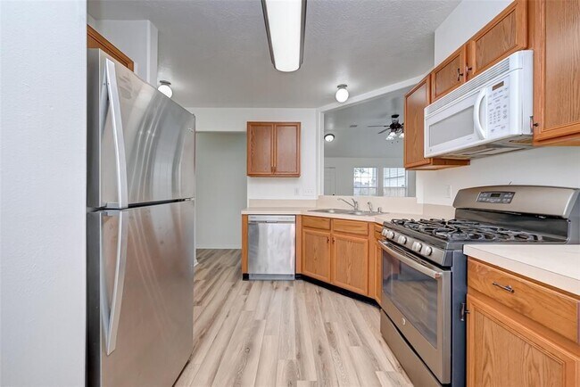 Building Photo - 6030 Shining Leaf Ct