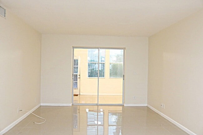 Building Photo - 230 NE 26th Ave