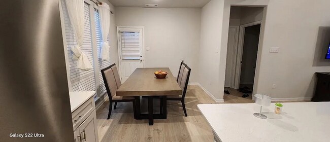 Building Photo - Charming 4BR 3.5BA w/ 2-Car Garage in Kyle