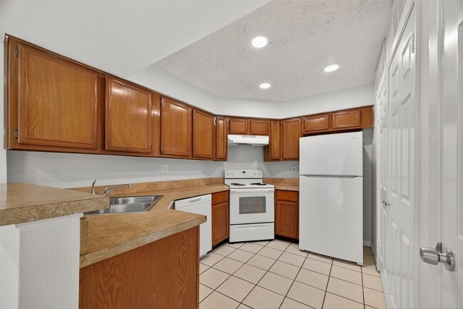 Building Photo - 10555 Turtlewood Ct