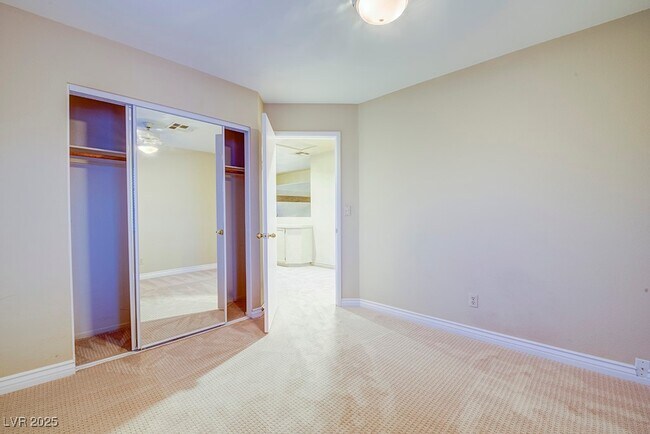 Building Photo - 2394 Millcroft Dr
