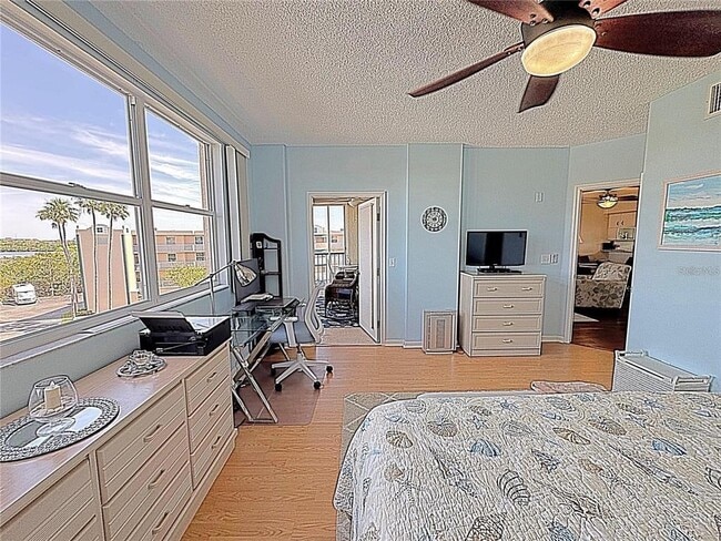 Building Photo - 6205 Shoreline Dr