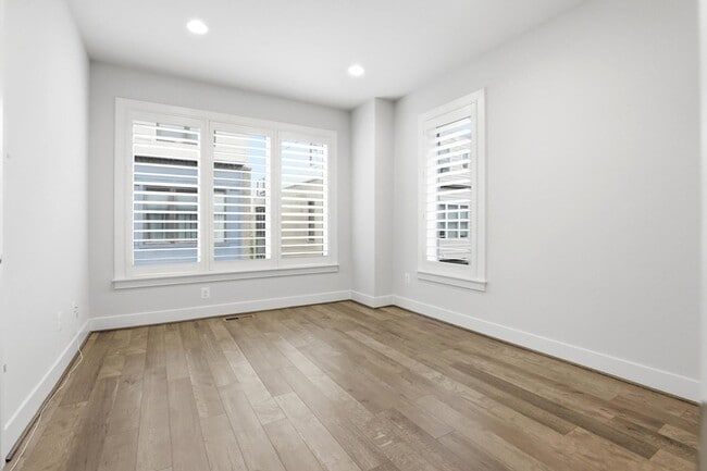 Building Photo - 6924 Rockledge Dr