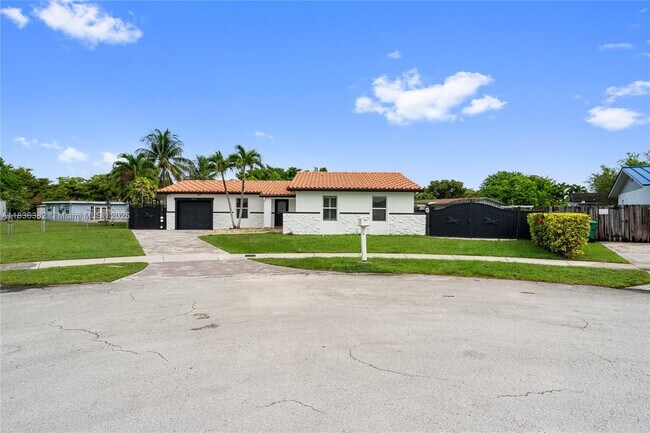 Building Photo - 13611 SW 77th St
