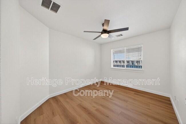 Building Photo - 1115 Willow Knoll