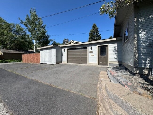 Building Photo - Downtown Bend Bungalow