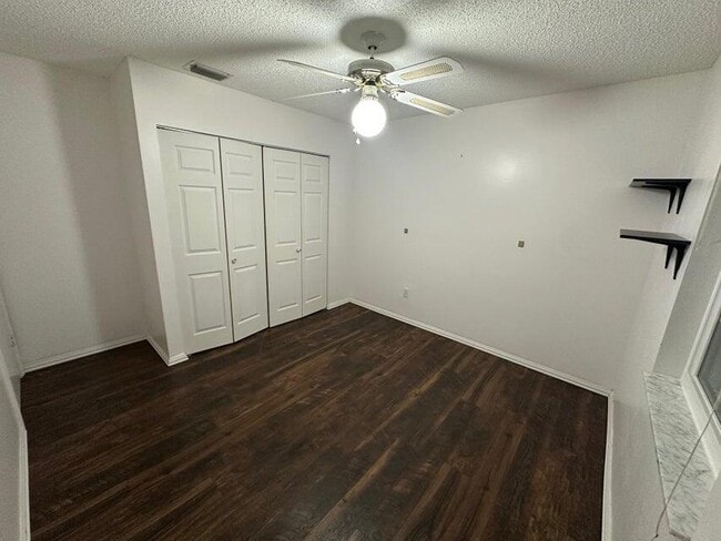 Building Photo - 423 Waterside Cir