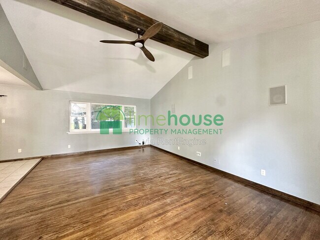 Building Photo - 417 Lynn Shores Dr