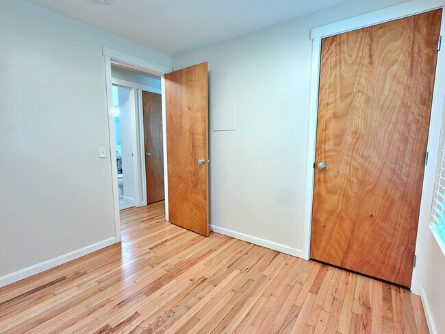 Building Photo - 12820 SW Edgewood St