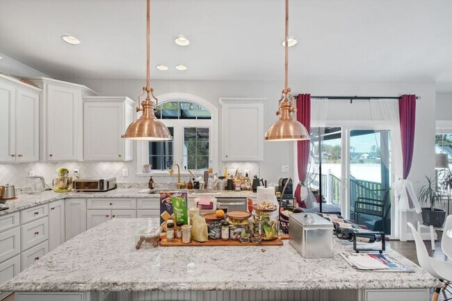 Building Photo - 9366 Alder Dr