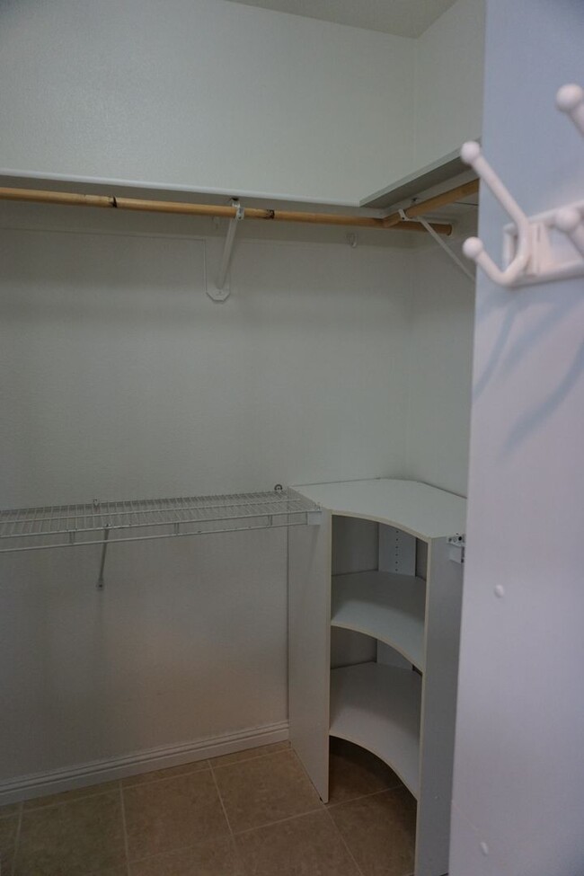 Building Photo - 10591 Iron Point Cir