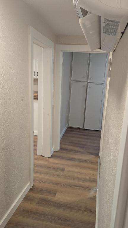 Building Photo - 209 S Center St