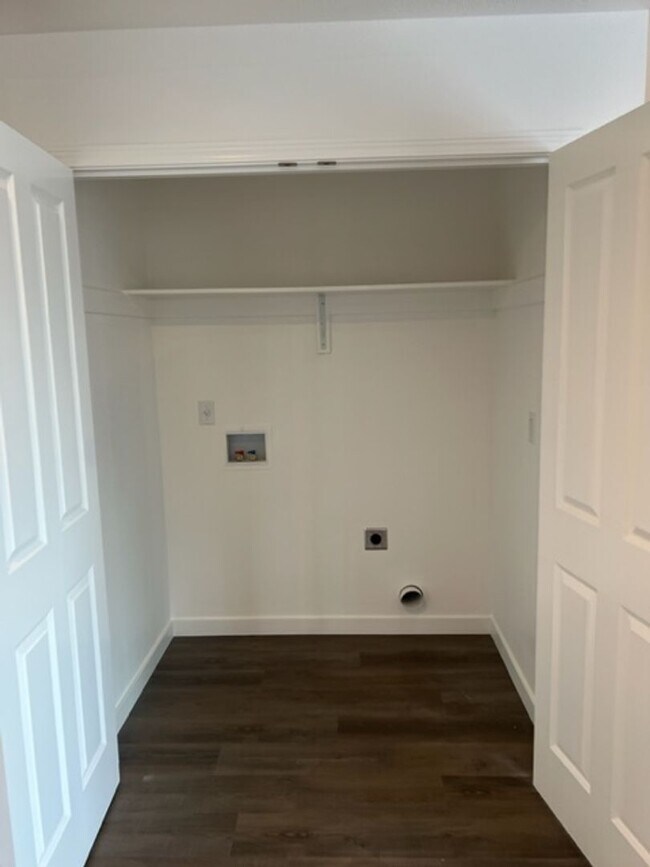 Building Photo - 1106-1108 W 11TH