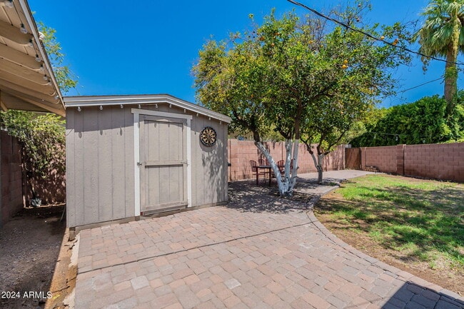 Building Photo - 4022 E Devonshire Ave